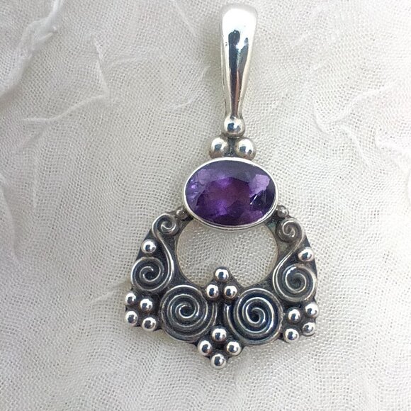 Sajen Jewelry - Vintage Sajen Sterling 925 Sterling Silver handmade pendant with oval amethyst.